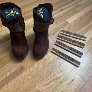 Freebird Blaze burgundy suede